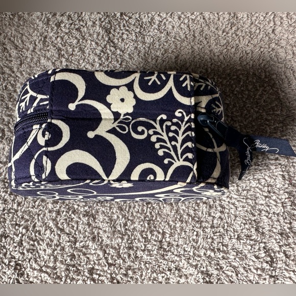 Vera Bradley Travel Jewelry Case . - Picture 4 of 9